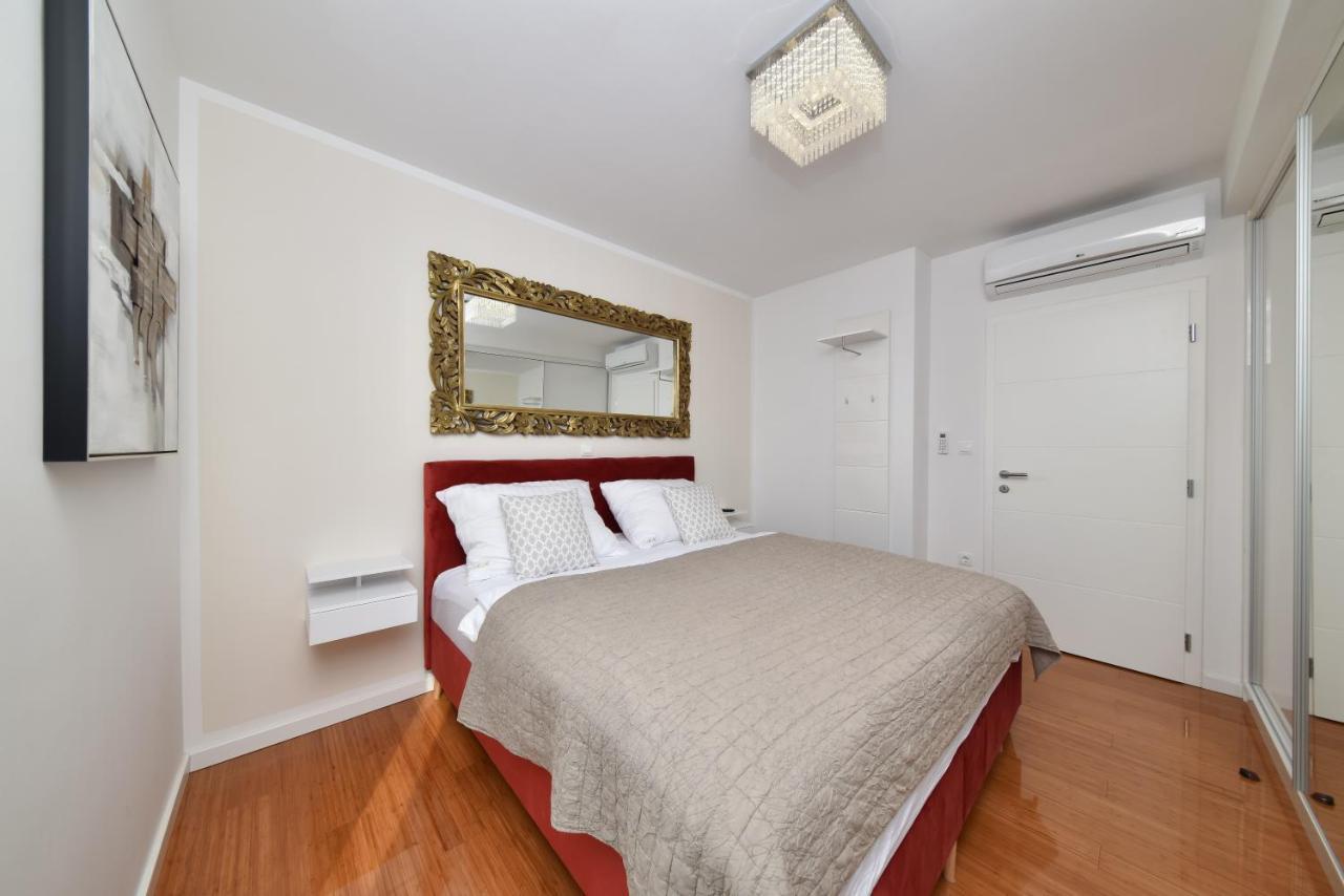 Apartment Mm Luxury Gold & Rubin