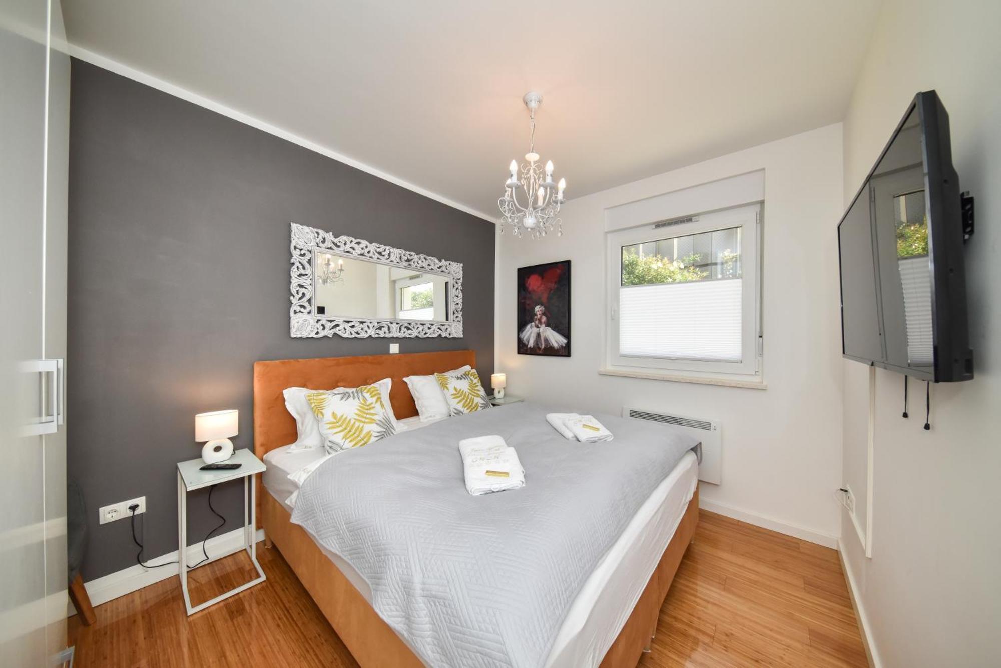 Mm Luxury Gold & Rubin Apartment *